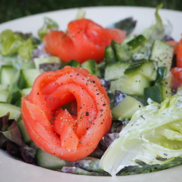 Eikenbladsla met gerookte zalm